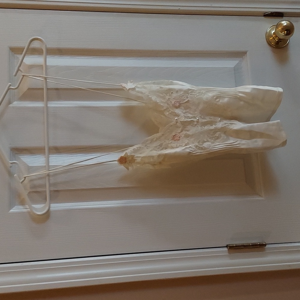 NWOT 1989 CC COURTENAY LINGERIE TEDDY SATIN & LACE TOP SIZE SMALL (6-8) + TAPS!